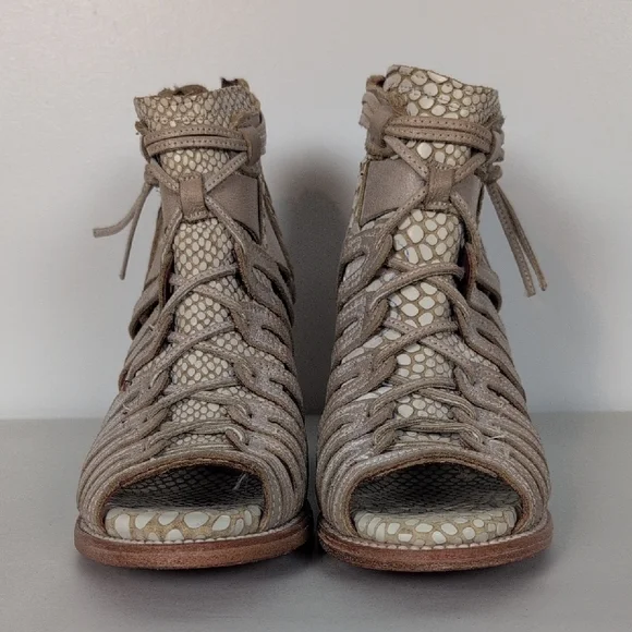 Freebird Wazee Heeled Sandals - Picture 2 of 11